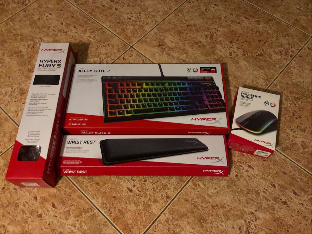 Conjunto HyperX Teclado + Rato + Tapete + Apoio