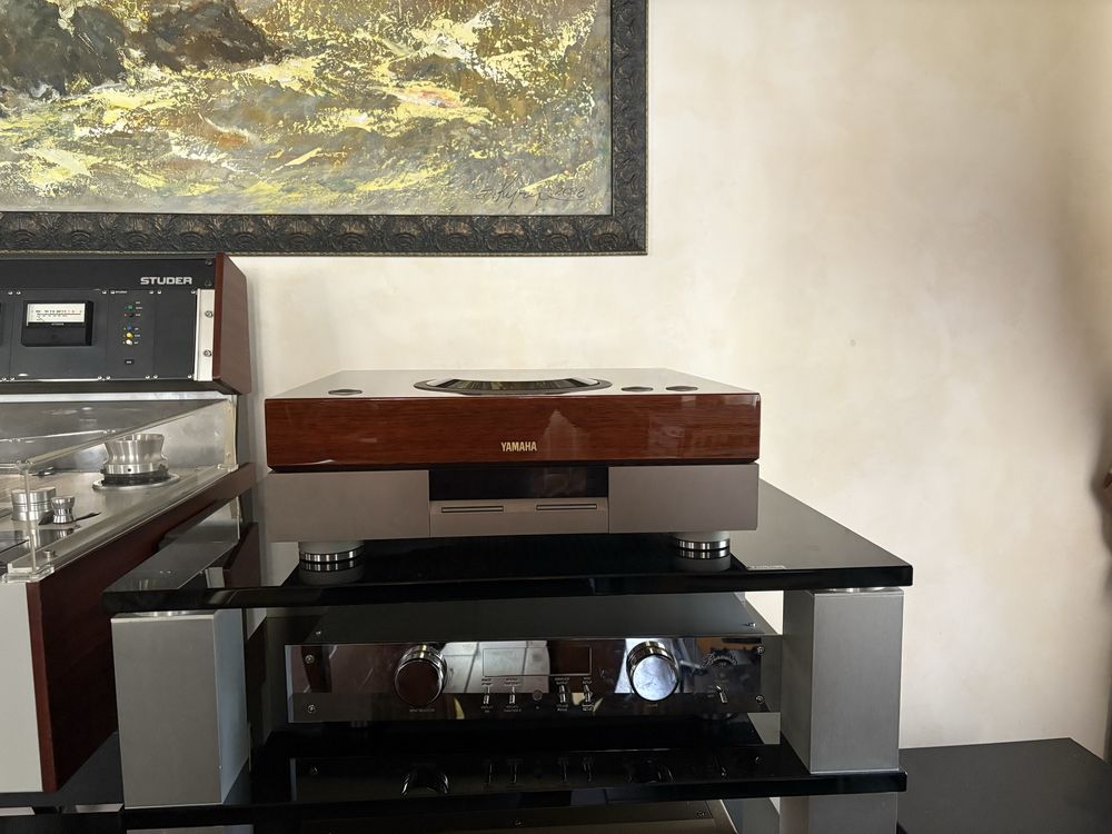 Топовая модель CD проигрывателя Yamaha GT CD1