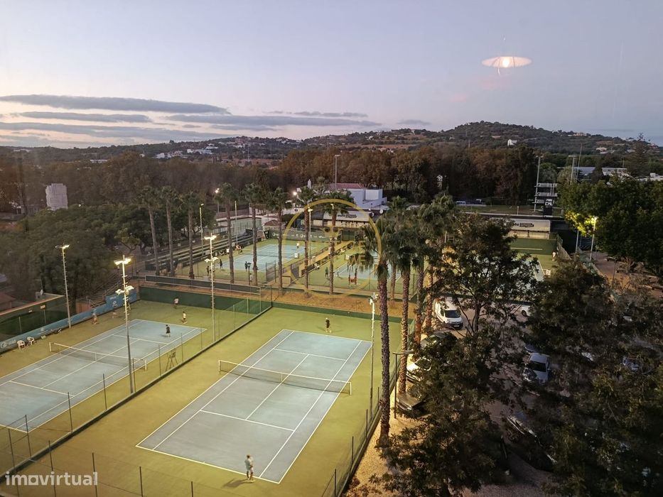 Apartamento T4 com estacionamento privado para arrendamento anual