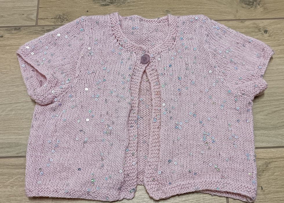 Sweter 98 104 pudrowy róż cekiny rozpinany sweterek bolerko