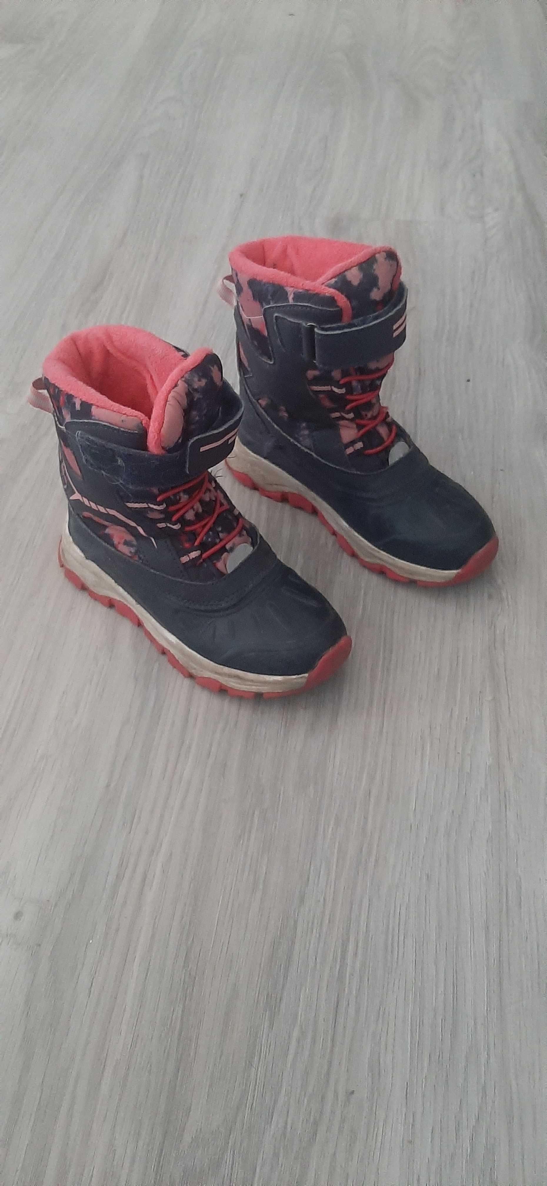 Buty zimowe dla dziewczynki w rozmiarze 31