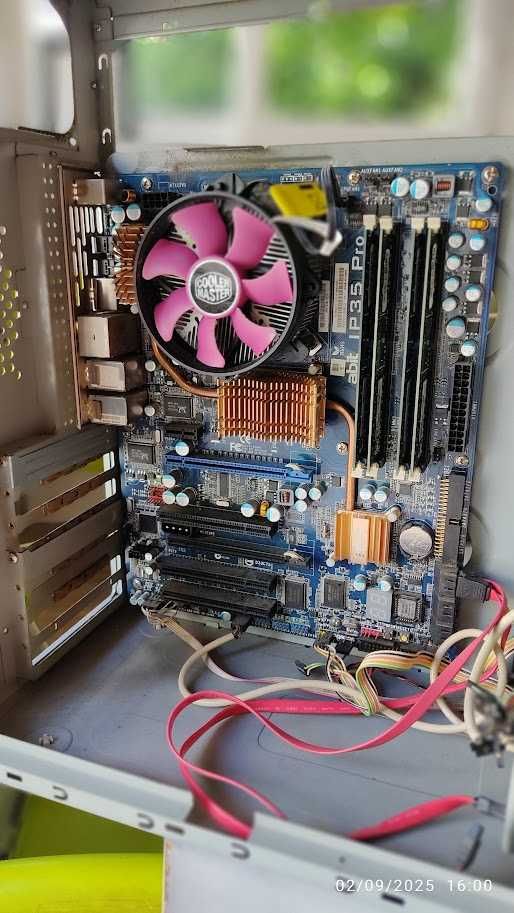 PC Componentes composto por caixa, fonte, rams e gráfica Asus