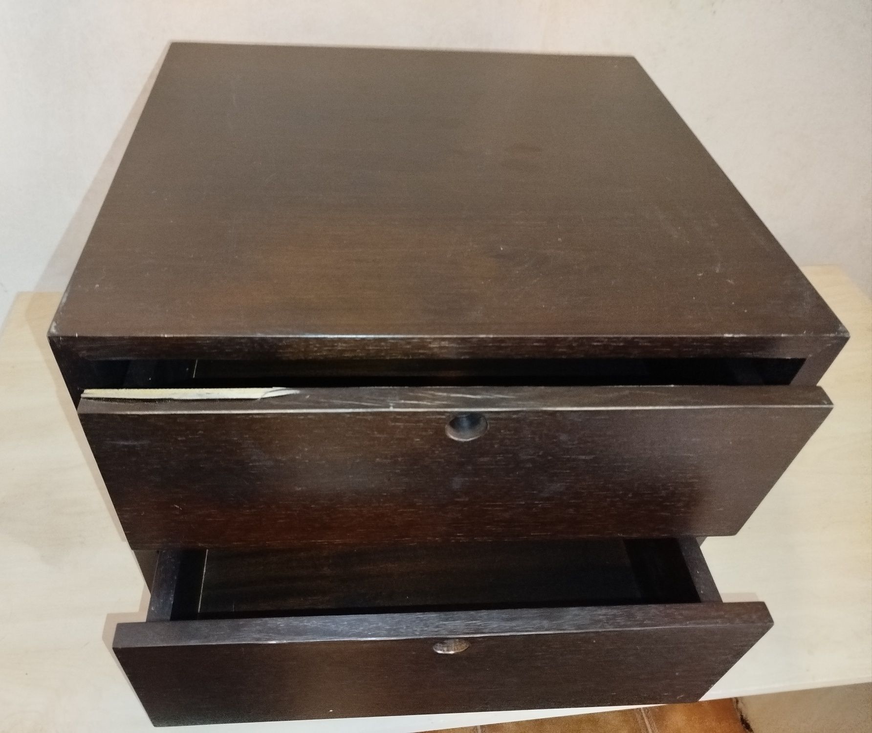 Mesa de cabeceira.