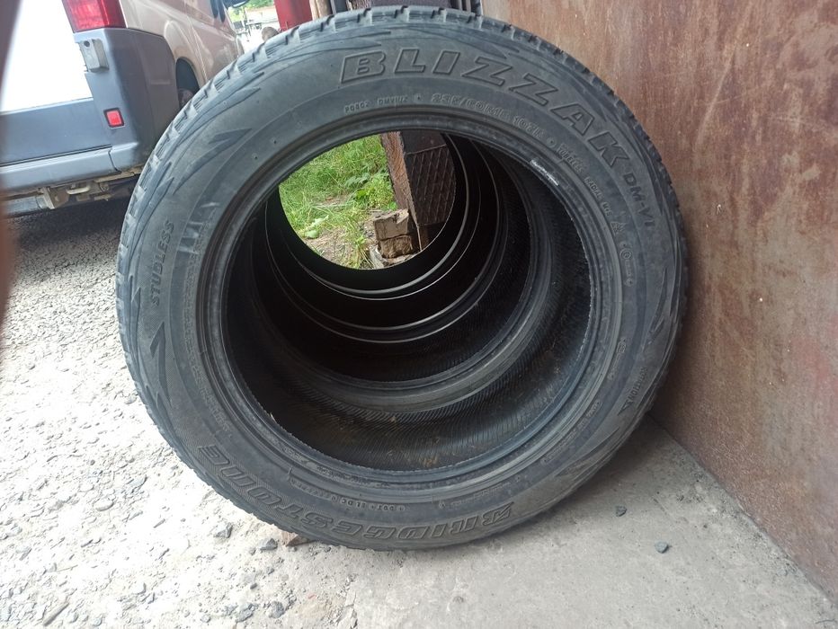 Brigestone blizzak 235/60r18