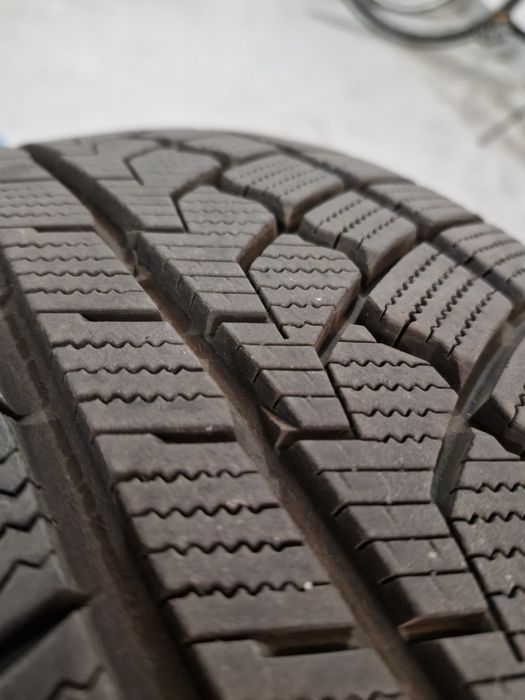 Dwie opony zimowe wh1000 zeetex  205/ 55/ 16