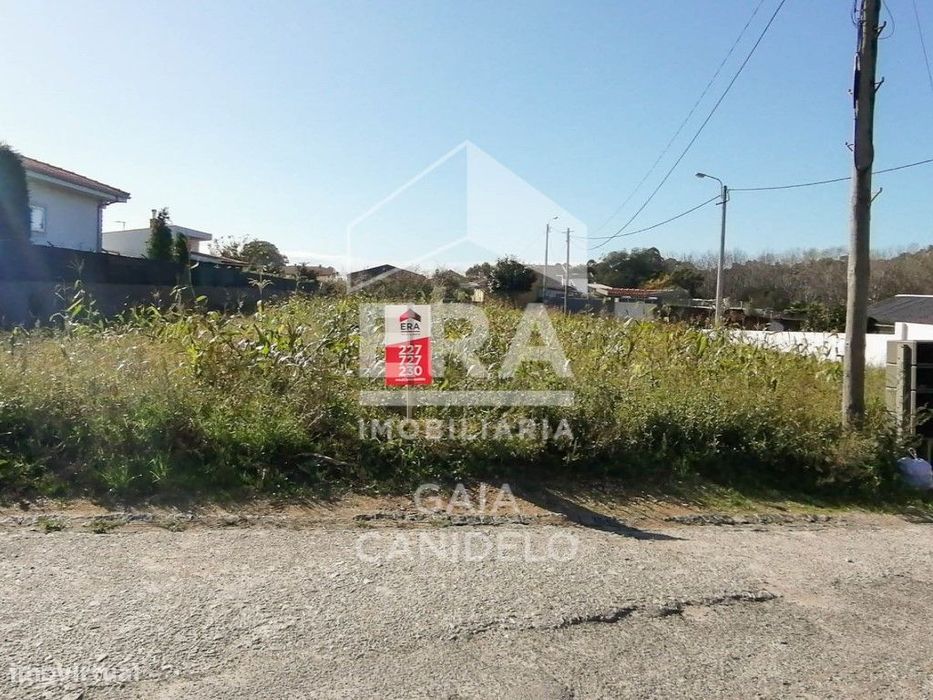 Terreno com 1.000 m² Próximo à Praia