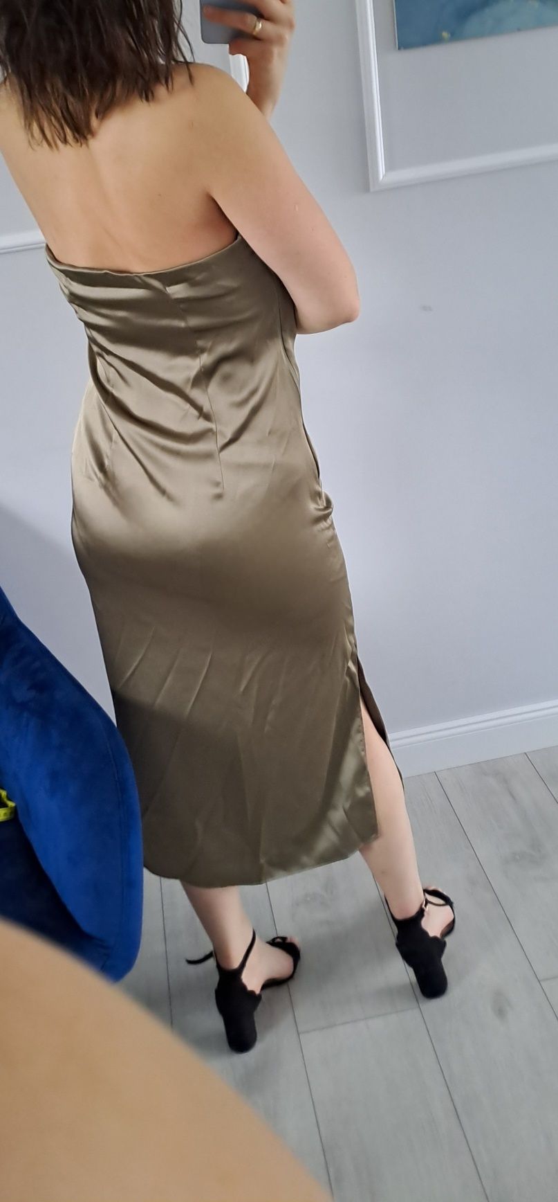 Gładka sukienka midi z rozporkiem z boku bez ramiączek 34 36