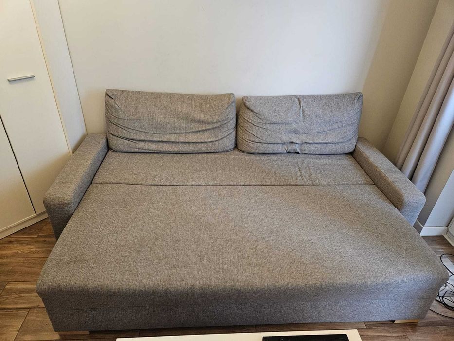 Używana kanapa z funkcją spania, dobrakondycja, z pojemnikiem. Sofabed