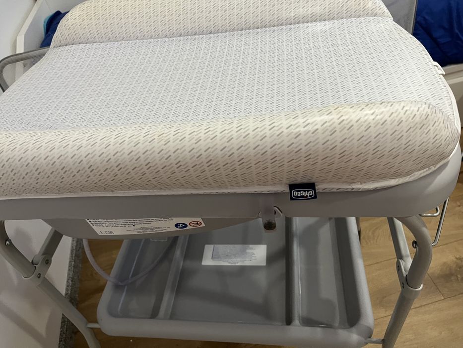 Banheira e troca fraldas marca chicco