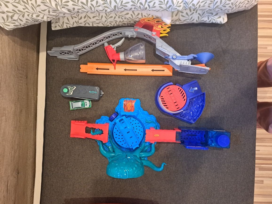 HOT WHEELS - Super Zestaw Torów, Auta i Pudełko Kolekcjonerskie