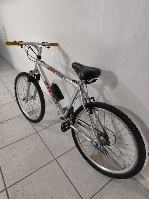 Bicicleta de qualidade com amortecedores pneumáticos