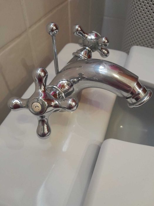 Vendo conjunto de 3 torneiras para casa de banho