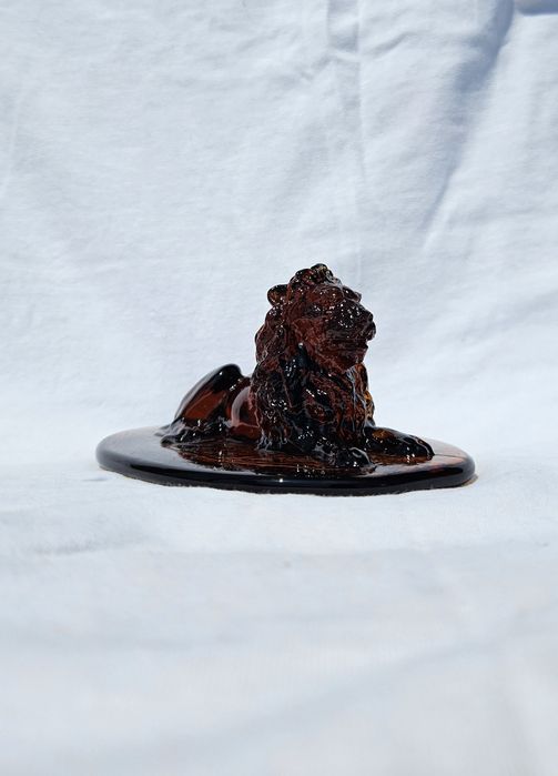 Przycisk do papieru lew ZąbkowicePrzycisk do papieru w kształcie lwa.