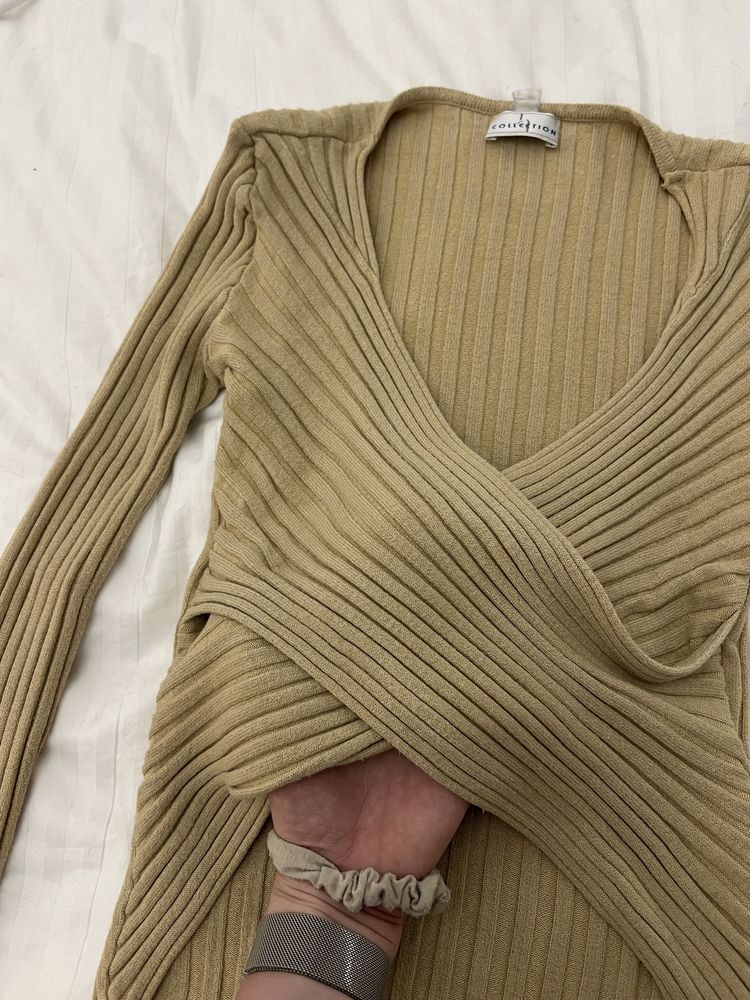 Sweter na zakladke z dekoltem S vintage piaskowy bezowy y2k