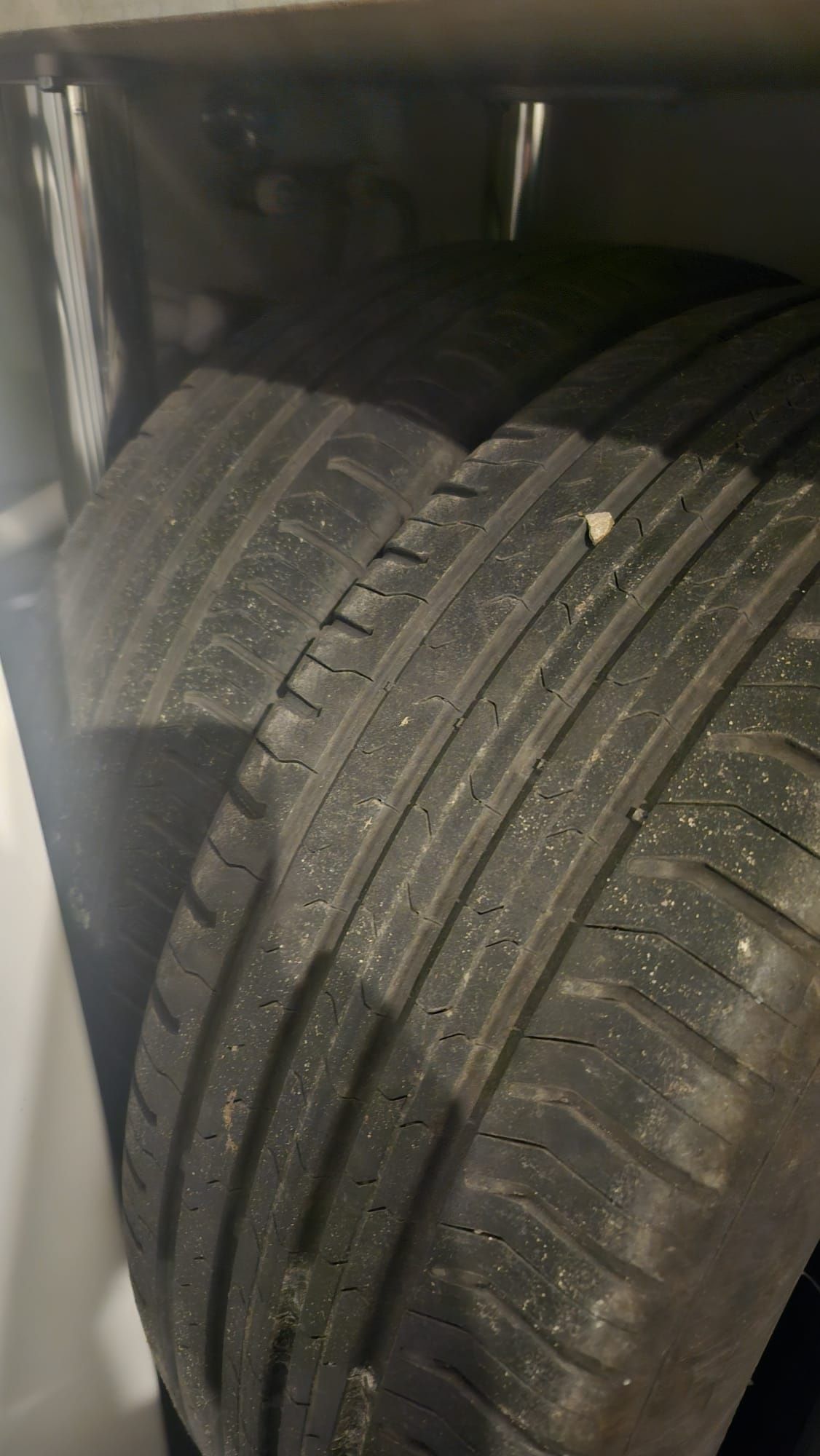 Komplet opon letnich Continental 215/55 R17 V