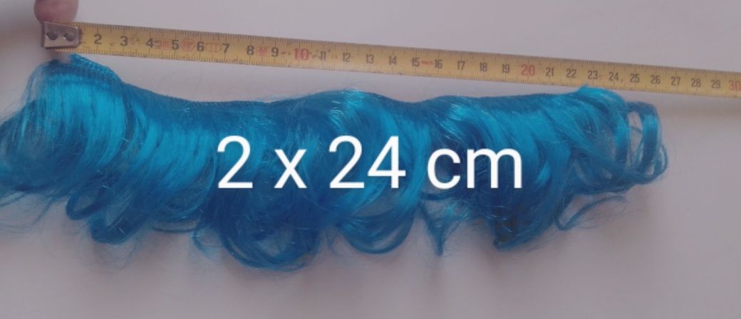 Cabelo sintético para bonecas.