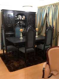 Mobília de sala de jantar com oito cadeiras em veludo estilo Luis XV