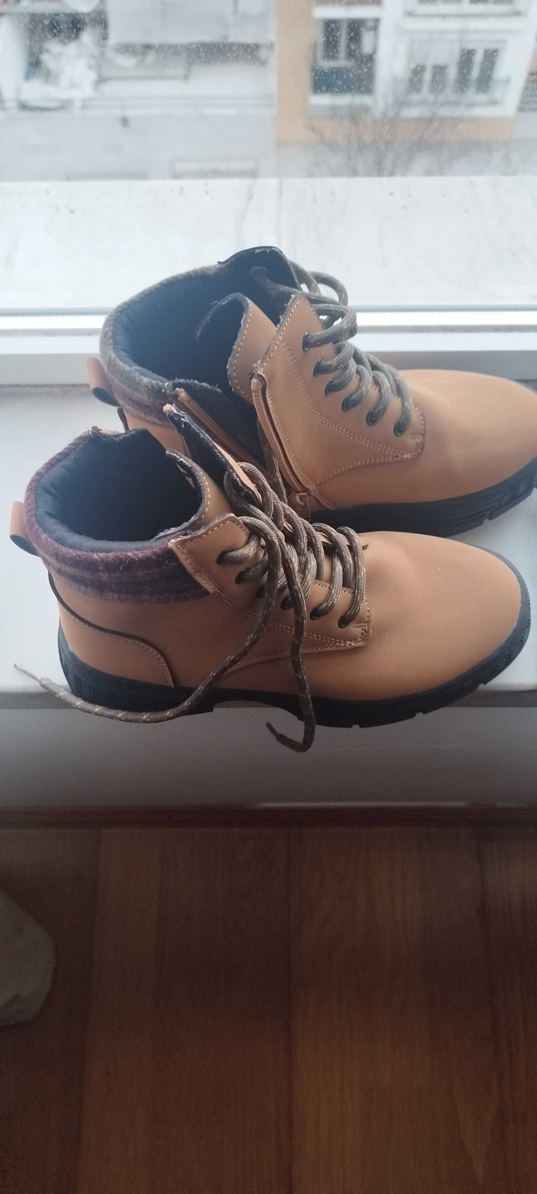 Botas/sapatos criança praticamente novas