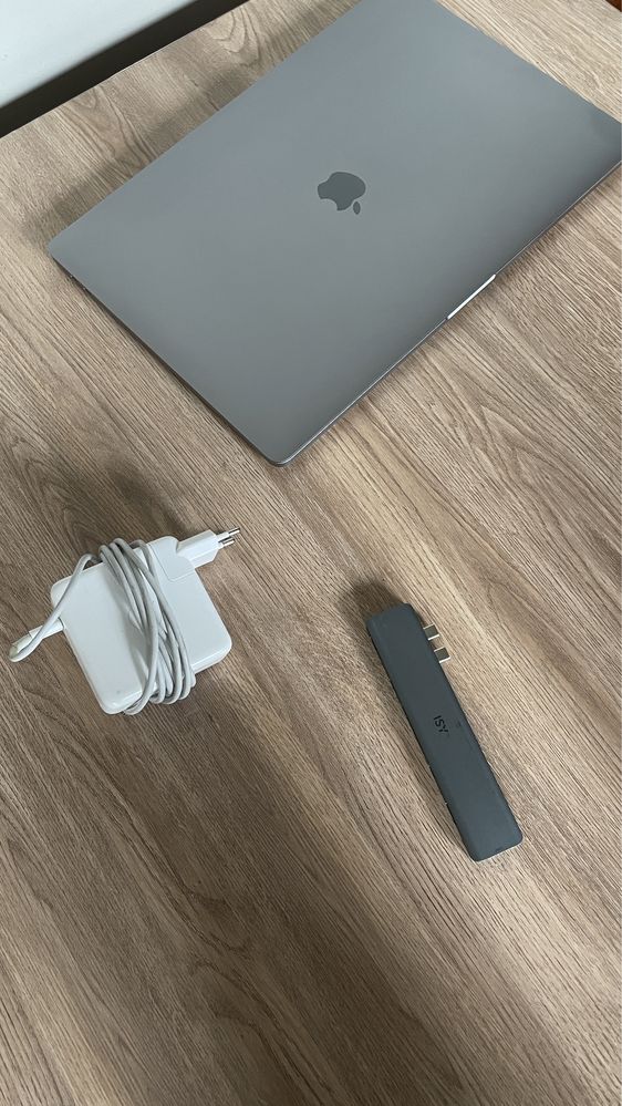 MacBook 16’ Intel 2019 2.3GHz 8-core Intel Core i9 16GB RAM 1TB SSD