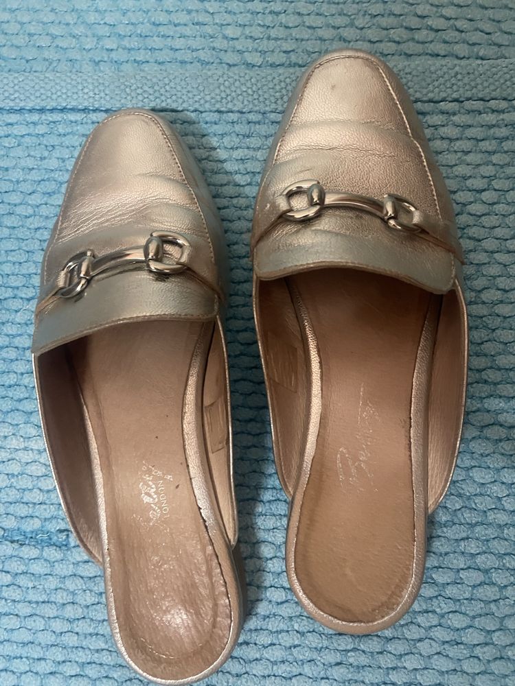 Loafers Mule Femininos Prateados com Detalhe Horsebit