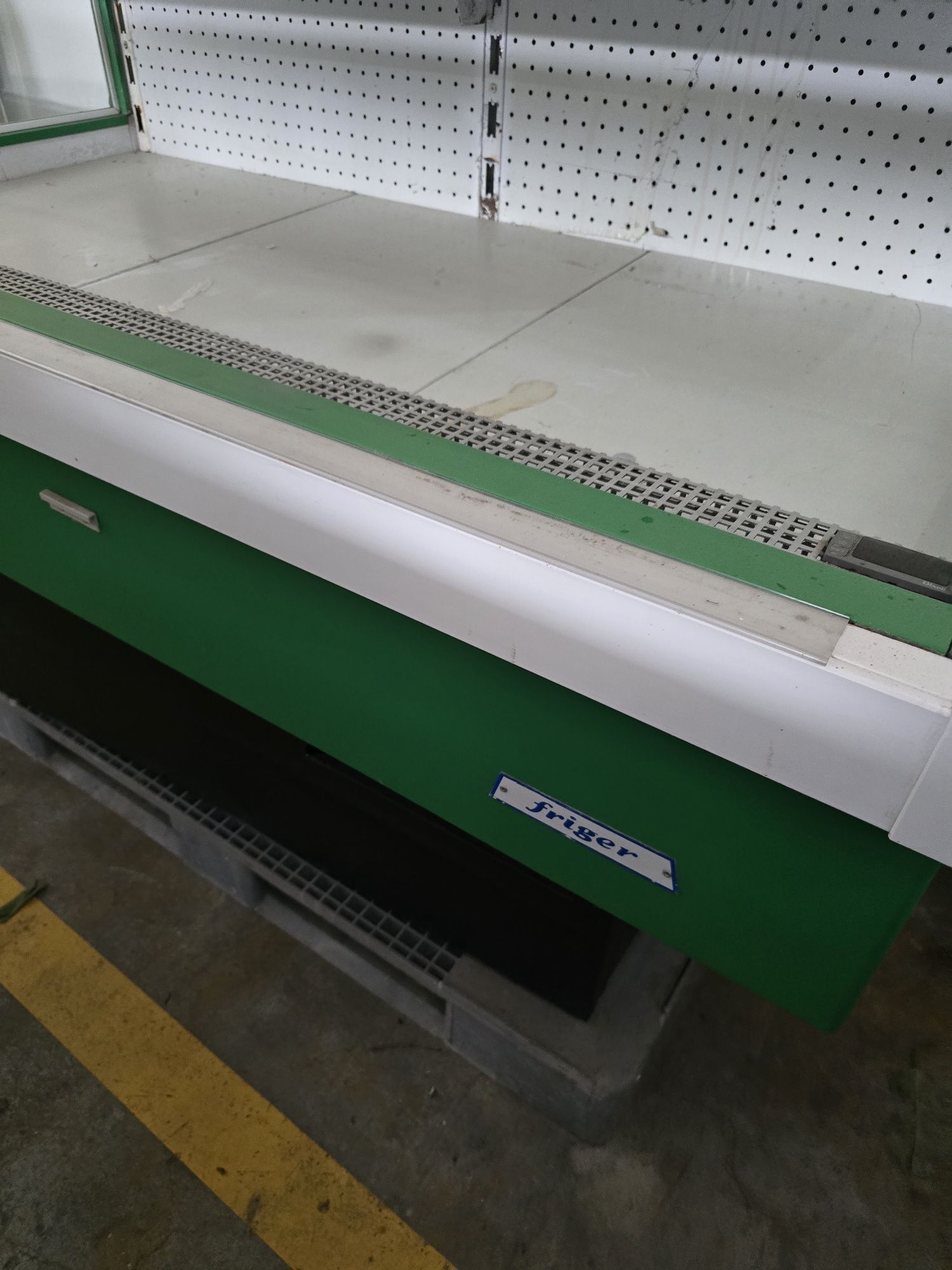 Vende-se Expositor Refrigerado Vertical FRIGER – Ideal para Frutas e L
