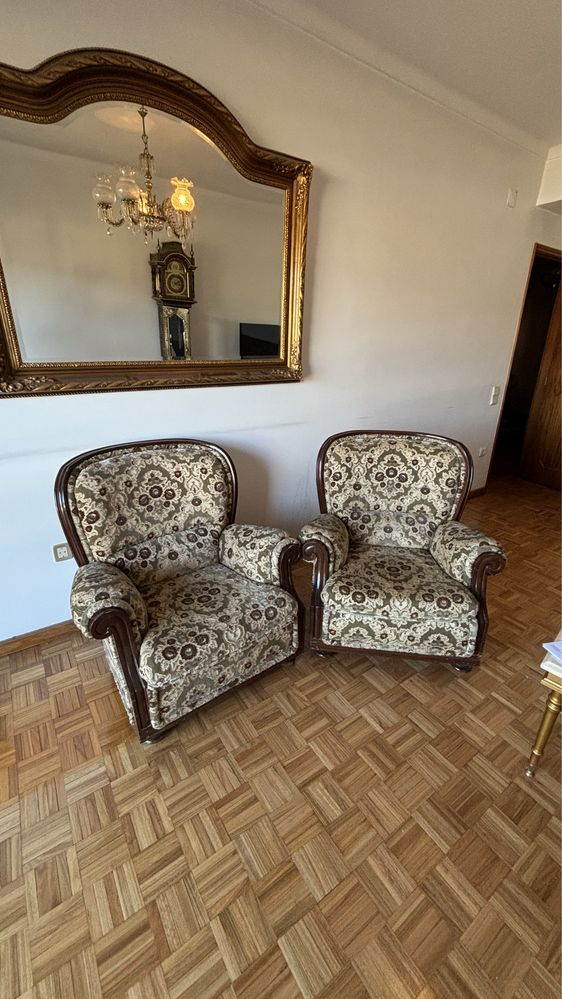 Conjunto sofá e poltronas vintage