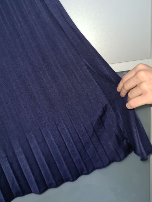 Plisowana spódnica granatowa do kolana