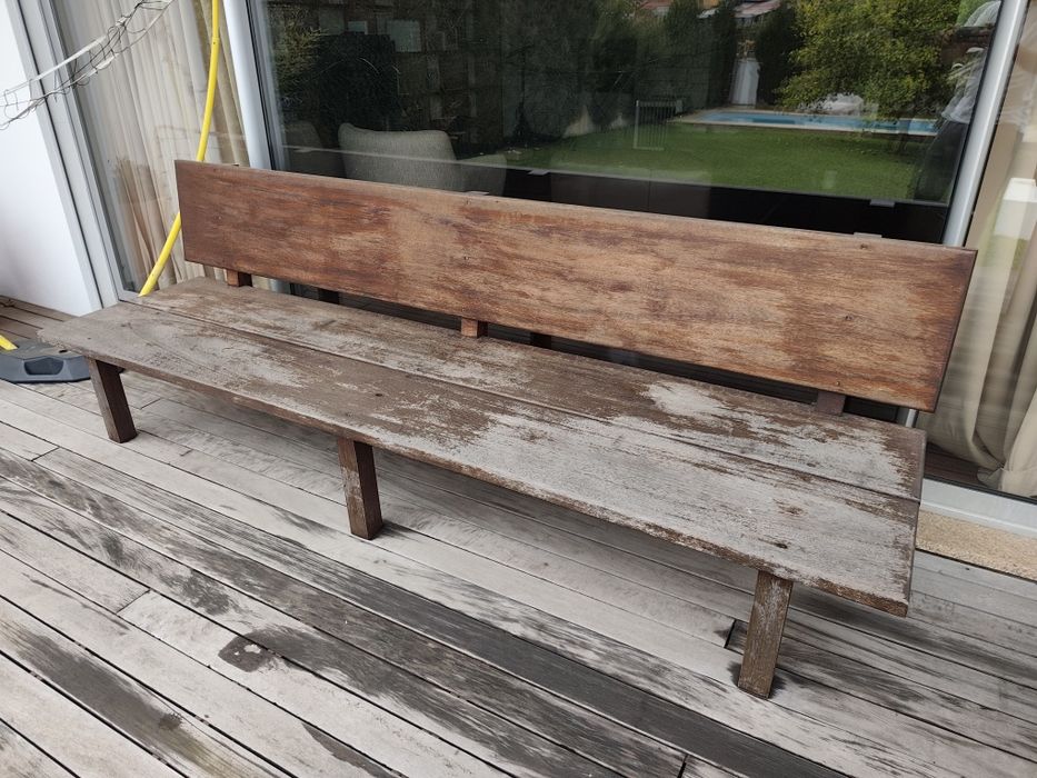 Banco de madeira maciça