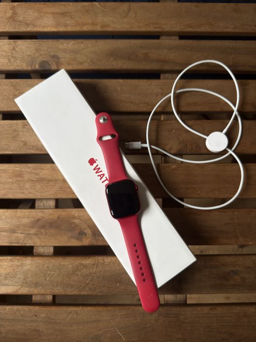 Apple Watch Series 7 45 mm red