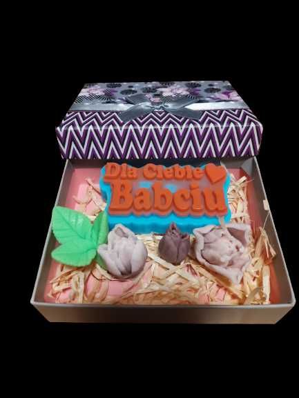 Flowerbox pudełko kwiaty mydlane Dzień Babci