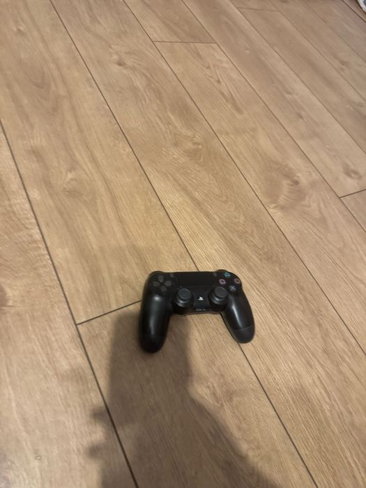 Sprzedam Ps4 pro z grami