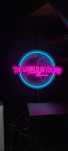 Neon na sciane the world is yours