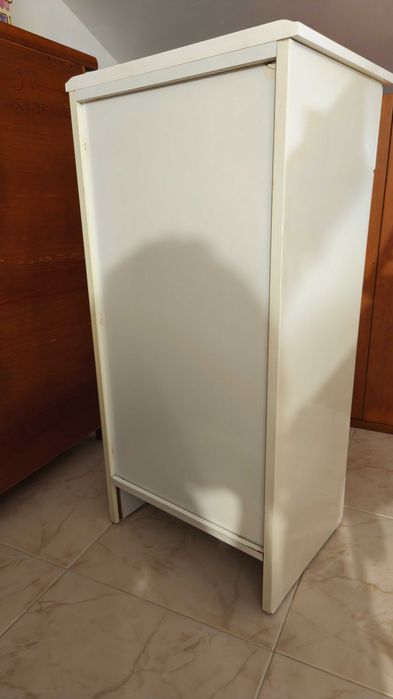 Armário de casa de banho lacado