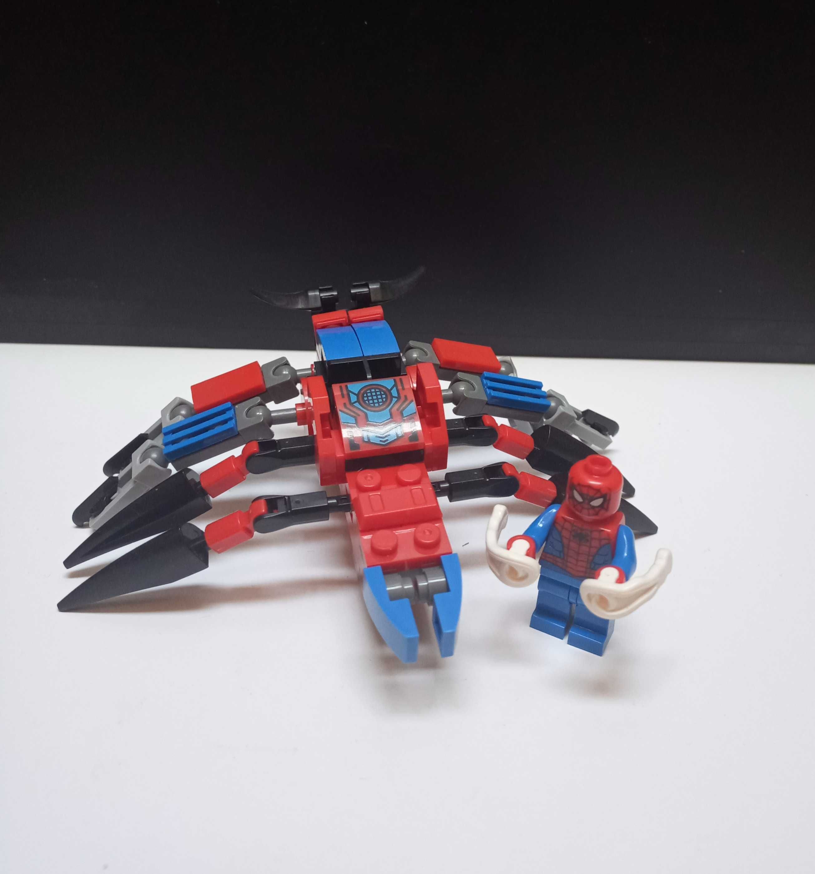 Homem Aranha - Minifigura e veículos aranha