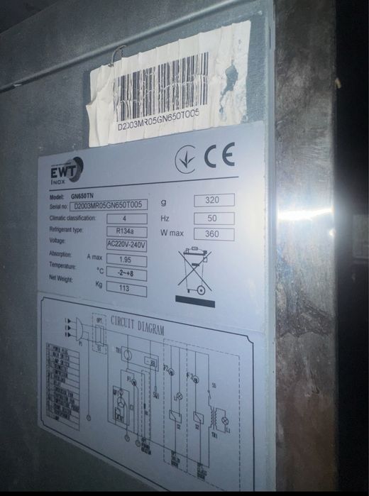 професійний холодильник  EWT INOX  GN650TN