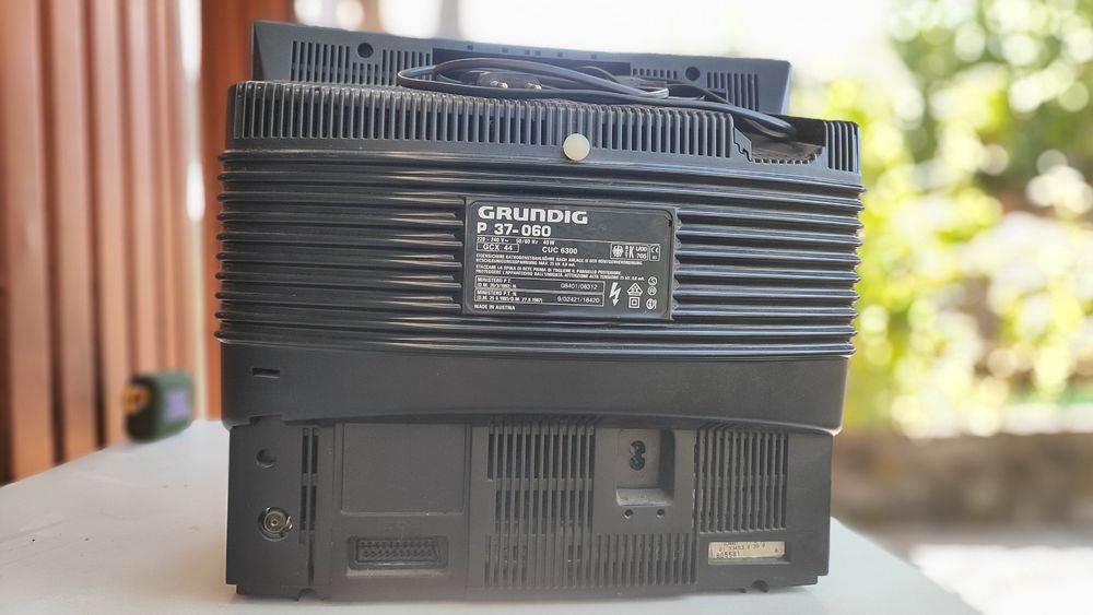 Televisão Grunding e Sanyo