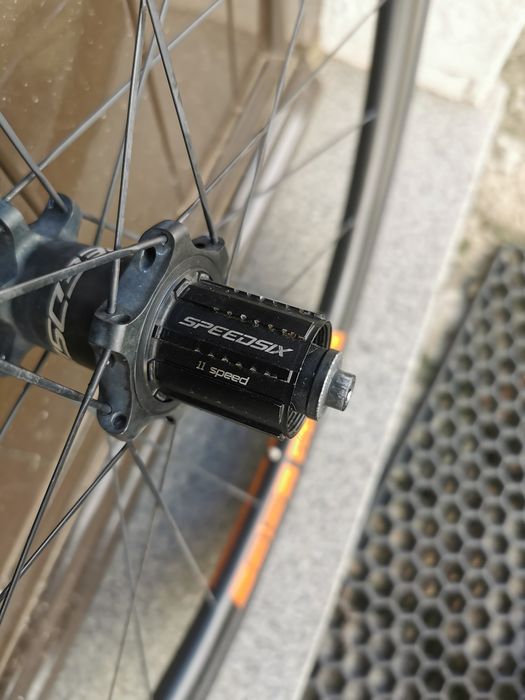 Roda traseira Speedsix 35mm carbono de pinça