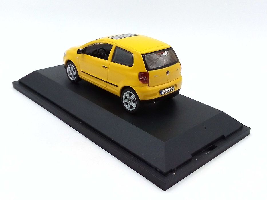 Volkswagen Fox yellow - skala 1:43 - Schuco
