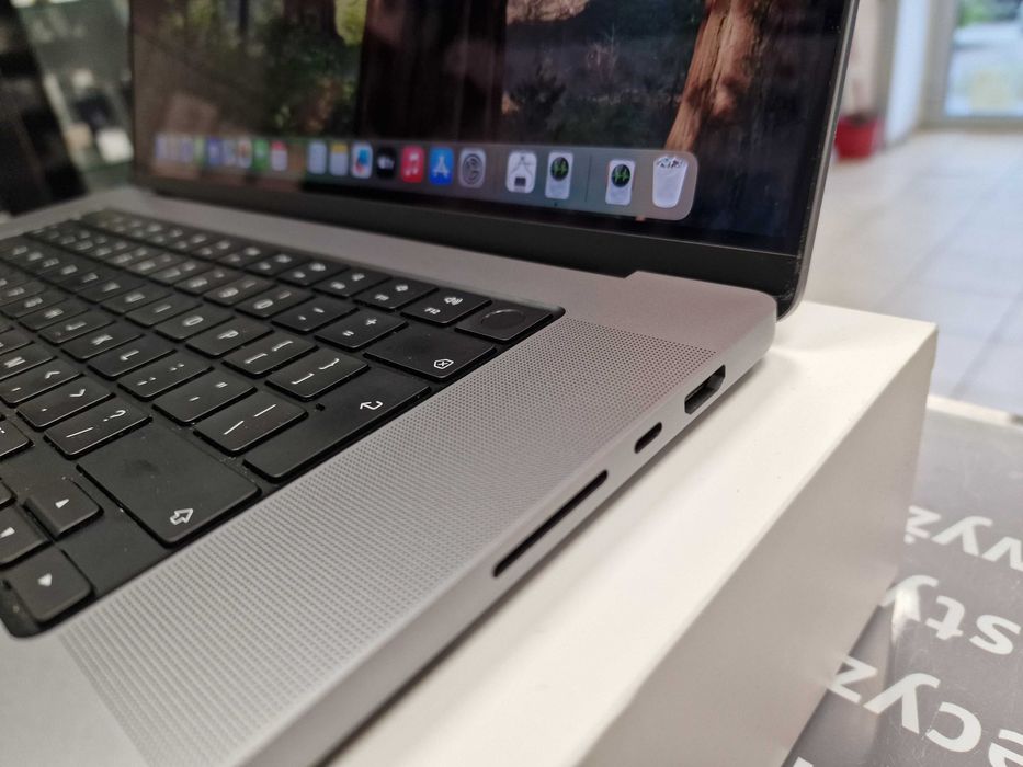 Macbook PRO 16 2021/ M1 PRO/ 16GB/ 500GB/ 6 cykli/ Grade A/ 3456x2234