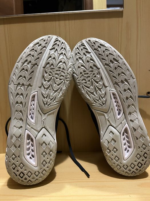 Волейбольные кроссовки mizuno