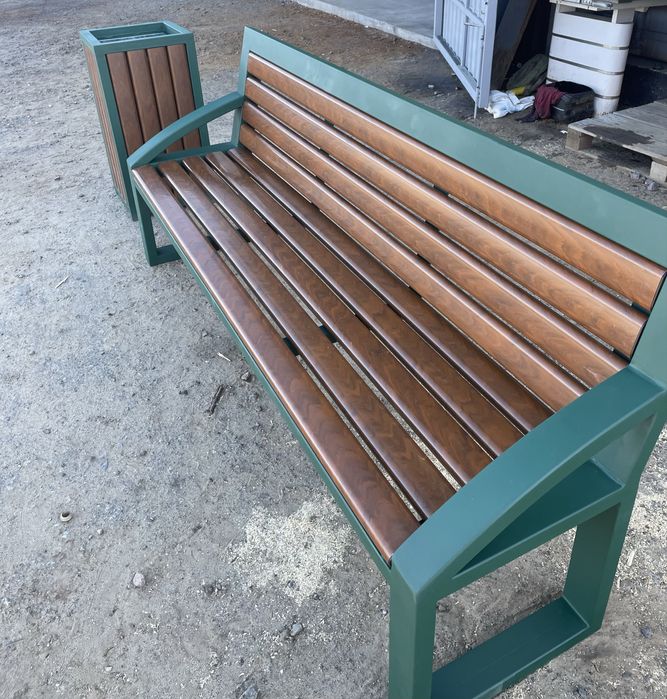 Паркова лавка із антивандального пластикового бруса