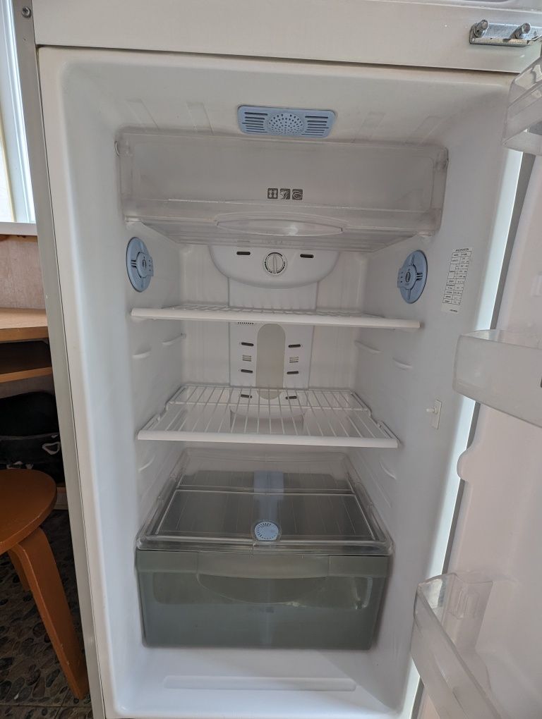 Холодильник Samsung SK170K-T1U