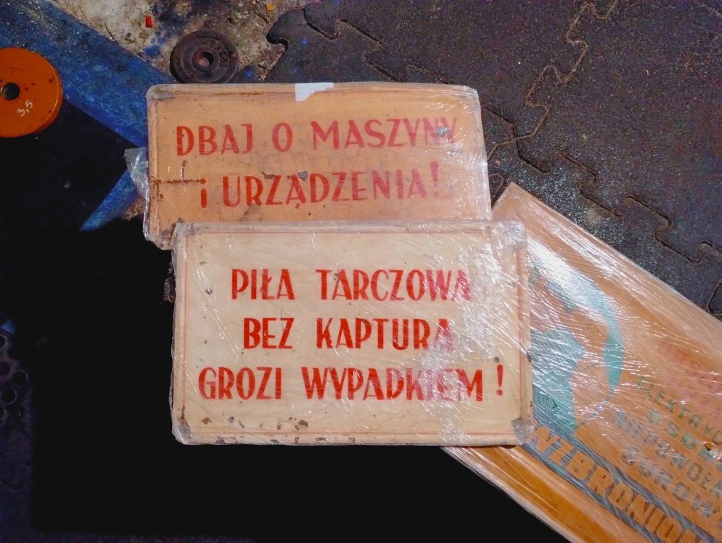 Stare tablice BHP z PRL