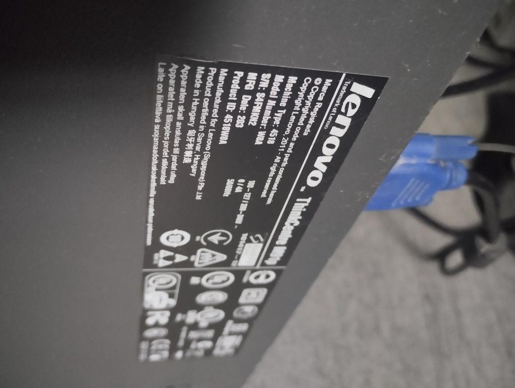 Komputer stacjonarny Lenovo ThinkCentre – i5 / 4 GB RAM / 232 GB HDD /