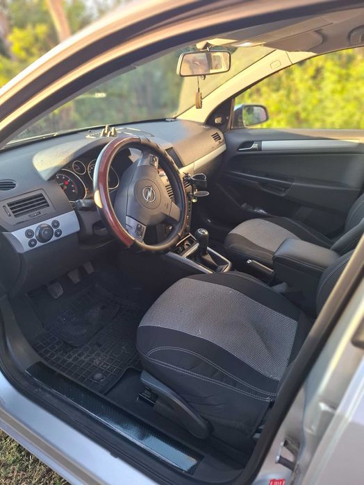 Авто opel Astra H