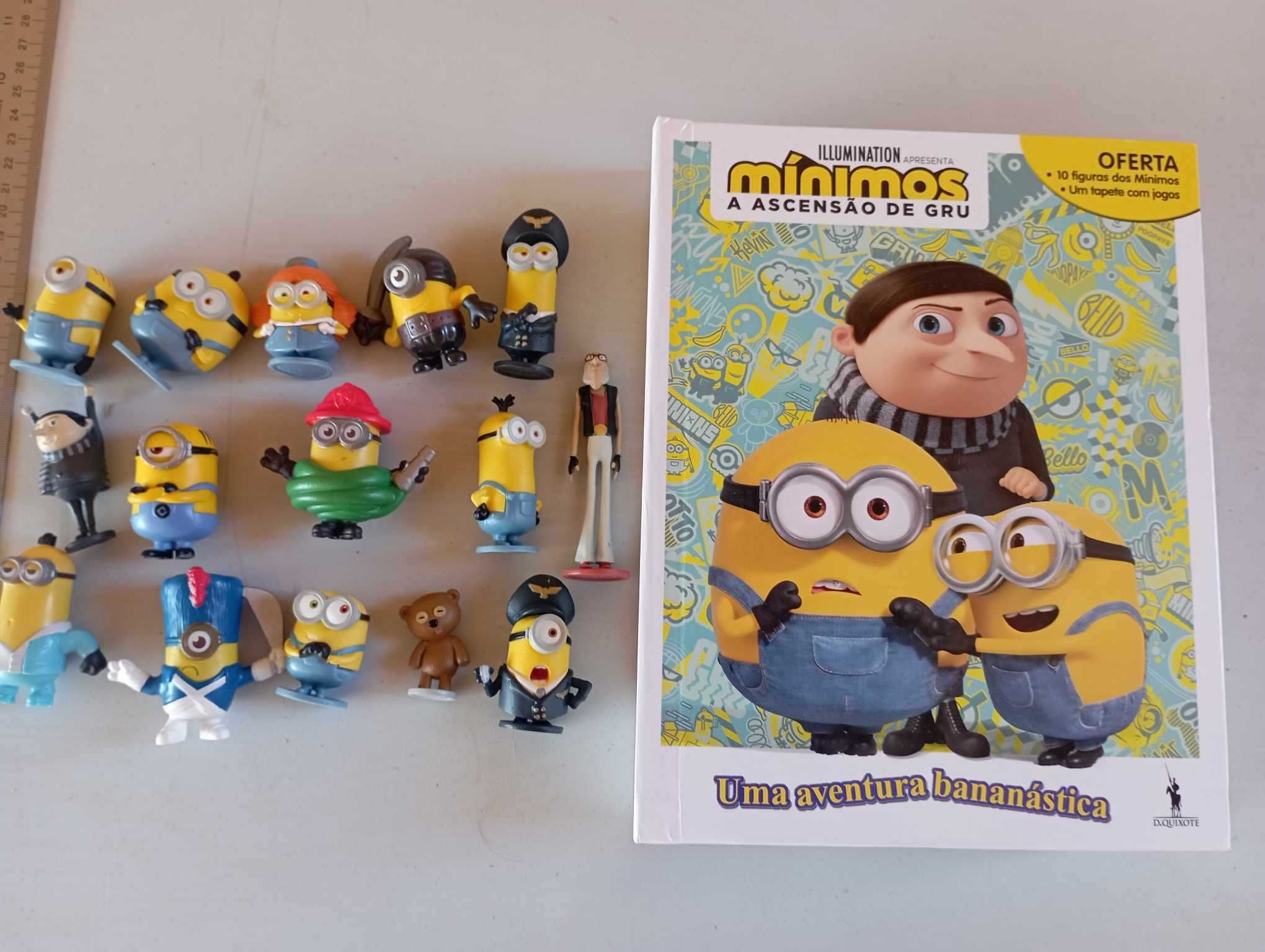 Livro Minions / Gru o Maldisposto - com figuras e tapete com jogos