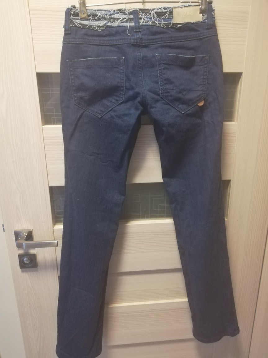 Hugo Boss jeansy roz 26