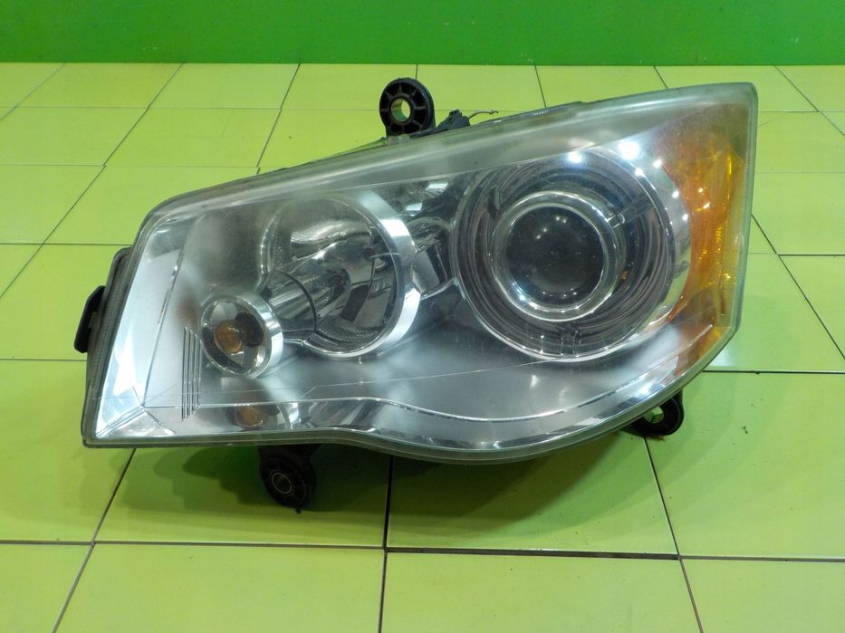 CHRYSLER GRAND VOYAGER V 10r 5D XENON lampa lewa przod 05113343AD