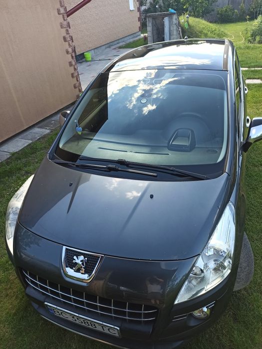 Автомобіль Пежо 3008