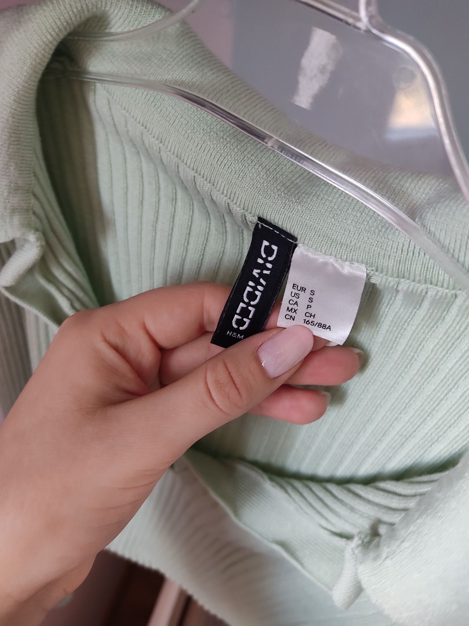 Miętowa zielona bluzka koszulka z dekoltem V H&M S 36 8 wiskoza serek